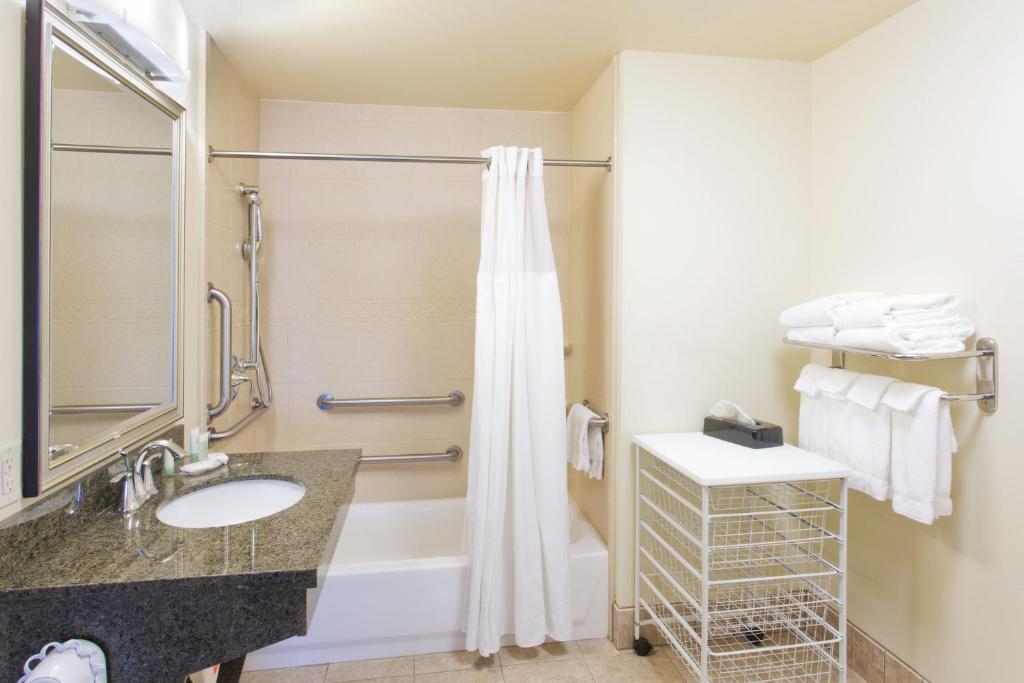 Koupelna v ubytování Staybridge Suites Everett - Paine Field by IHG