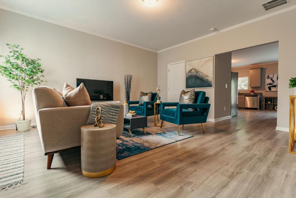 Bed & Breakfast Brand NEW!!! Elegant Home located near Hartsfield