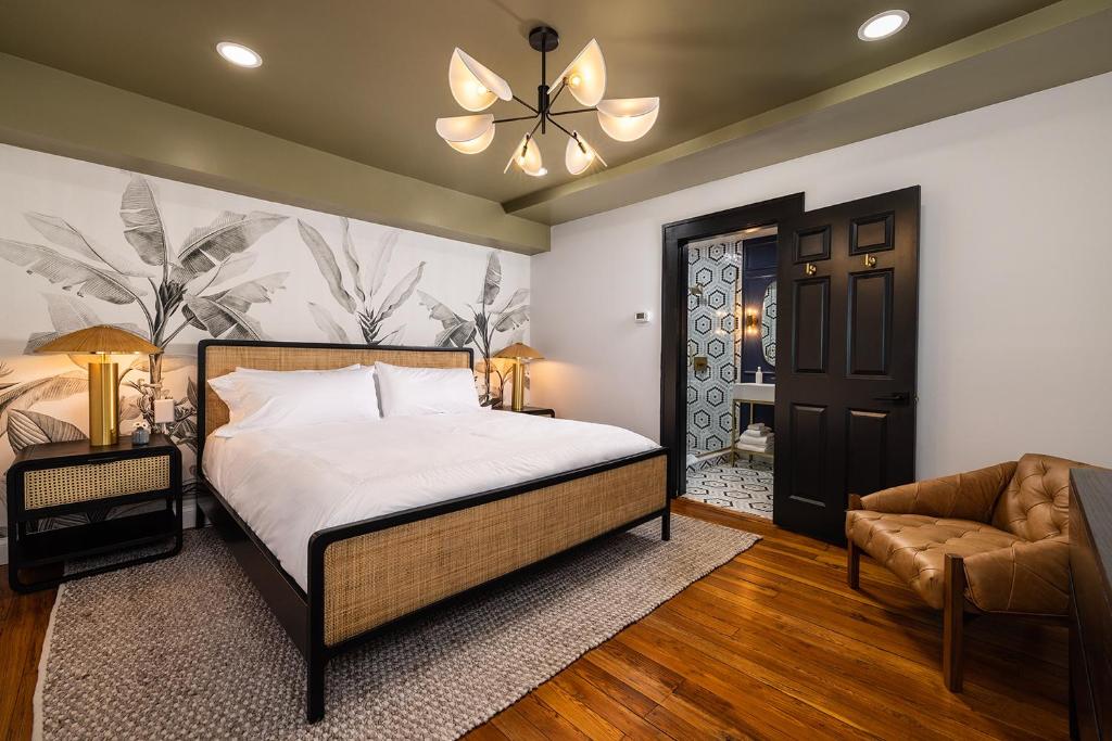 Victoria 1883 - Deluxe King Room