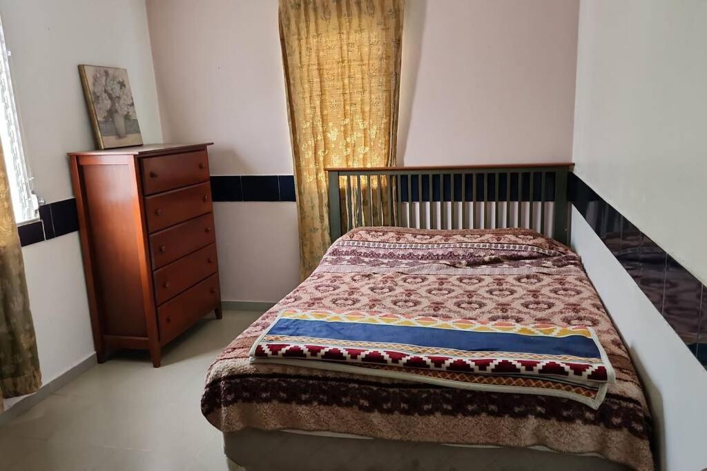 En eller flere senge i et værelse på Casa de Rojo 3 Bedroom house with private Pool and all amenities