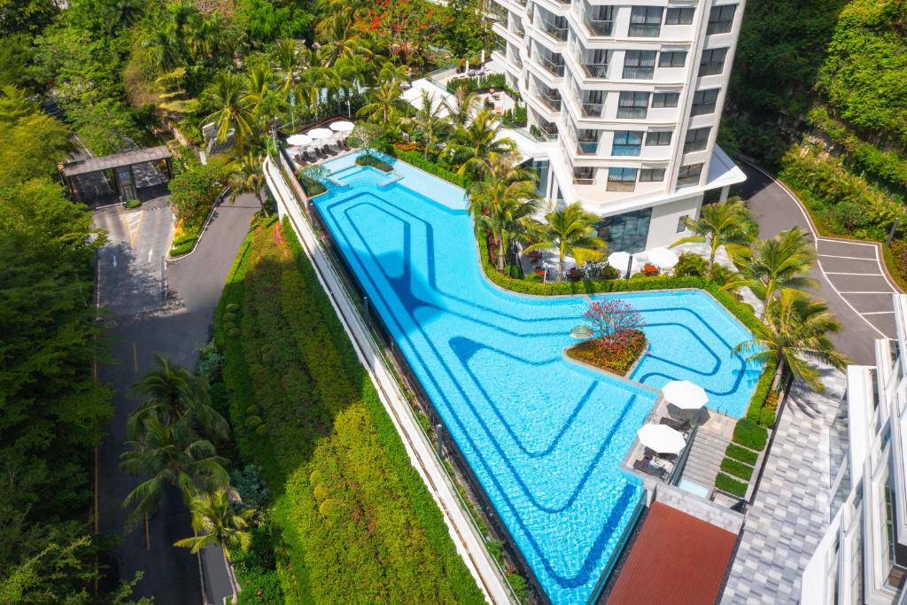 Bazén v ubytování Ascott Dadonghai Bay Sanya nebo v jeho okolí