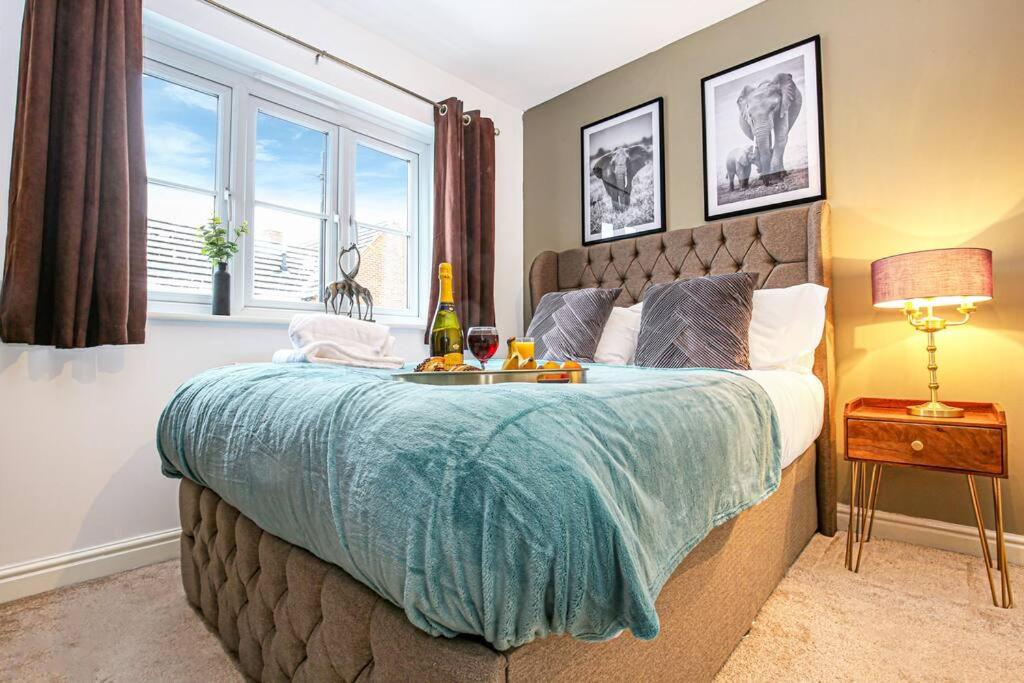 a bedroom with a bed with a tray of food on it at Detached House with Free Parking, Super-Fast Wifi, SmartTV and Garden by Yoko Property in Milton Keynes