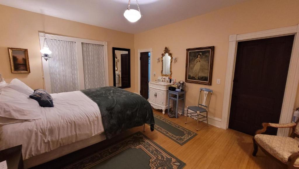 Oaklawn Inn - Habitación De La Reina