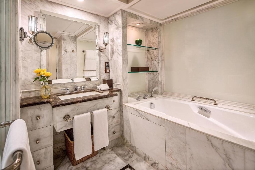 The St. Regis Beijing - Diplomat Deluxe Twin Room