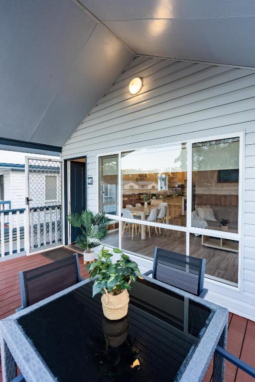 BIG4 Tasman Holiday Parks - Racecourse Beach - Standaard Cabine (2BR)