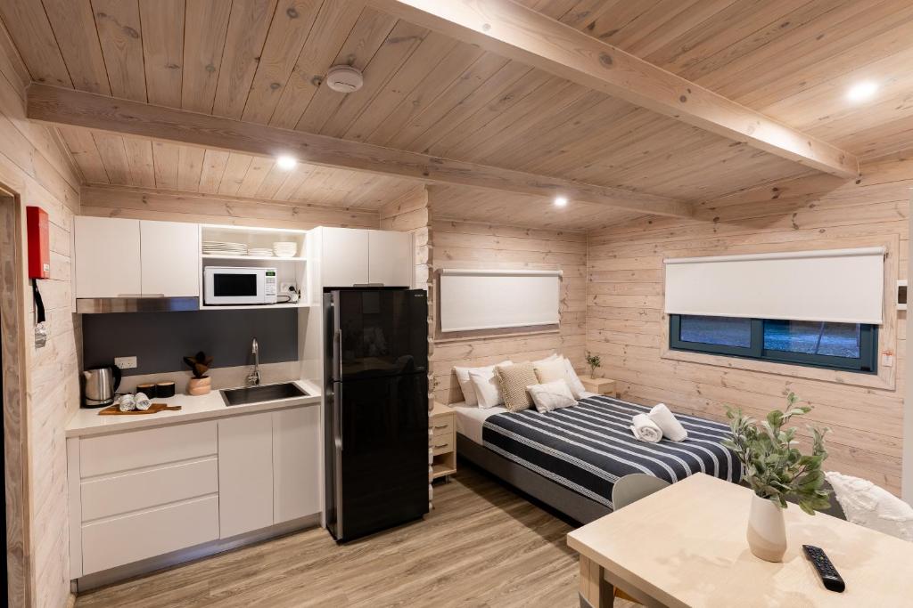 BIG4 Tasman Holiday Parks - Racecourse Beach - Bunkhouse Cabins (2BR) (gedeelde Badkamer)