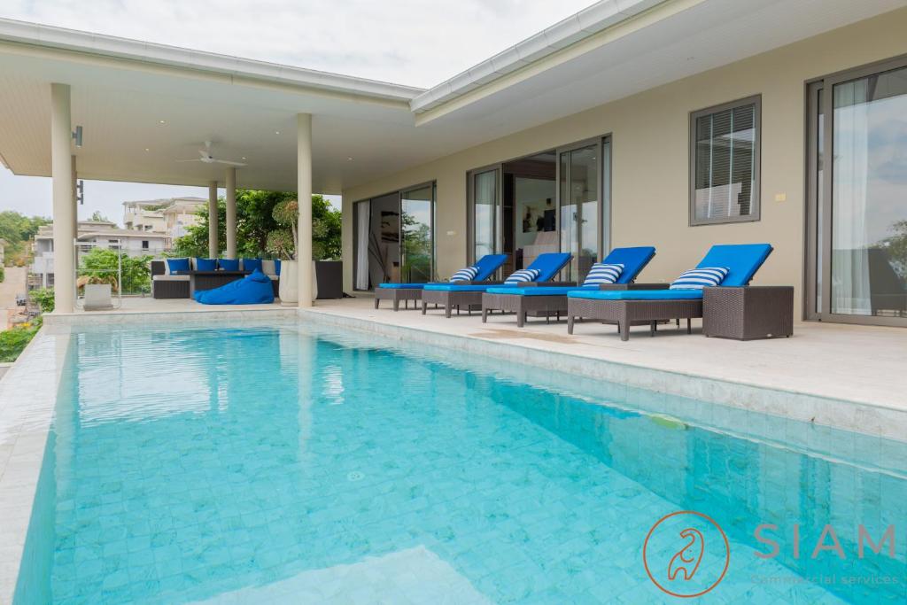 Bazén v ubytování Sunset Villa 4Br Infinity Pool & Sea View nebo v jeho okolí