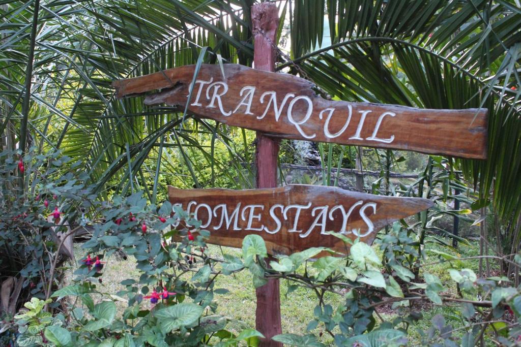 Un cartello che dice che nessuno ha smesso di navigare di Tranquil Homestays a Naro Moru