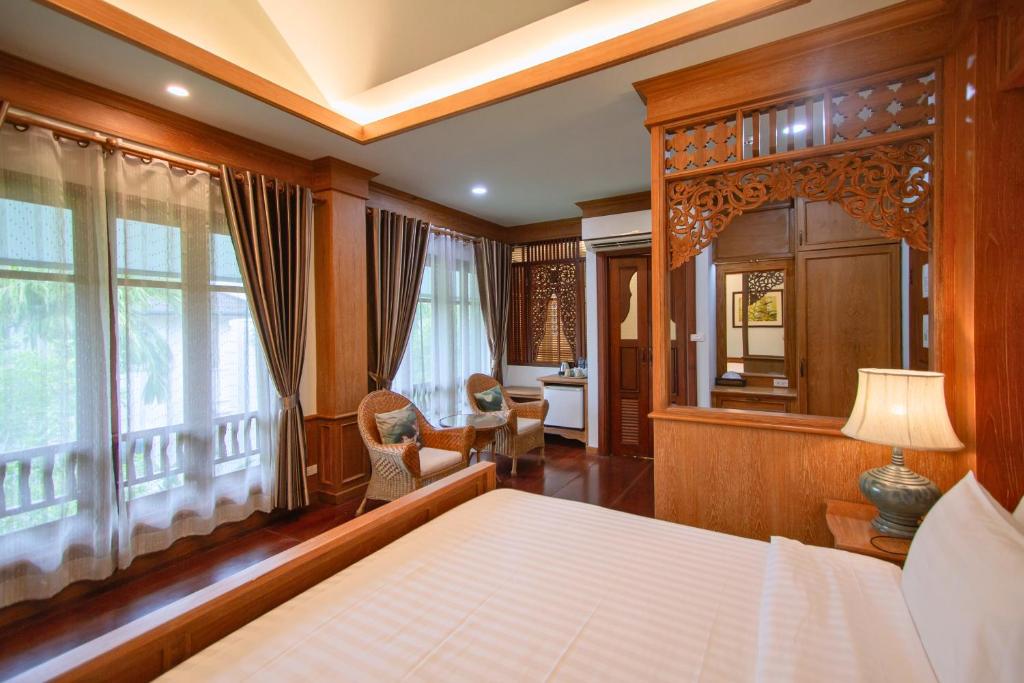 
Deluxe Suite with Spa Bath
