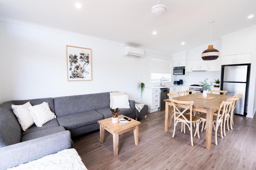 BIG4 Tasman Holiday Parks - Racecourse Beach - Premium Villa (3BR)