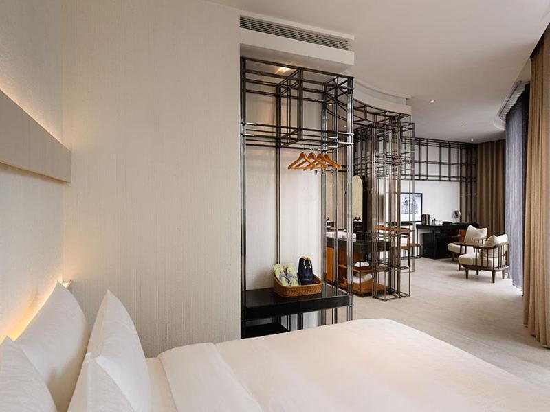 Postel nebo postele na pokoji v ubytování Orient Luxury Hotel-Jiaoxi