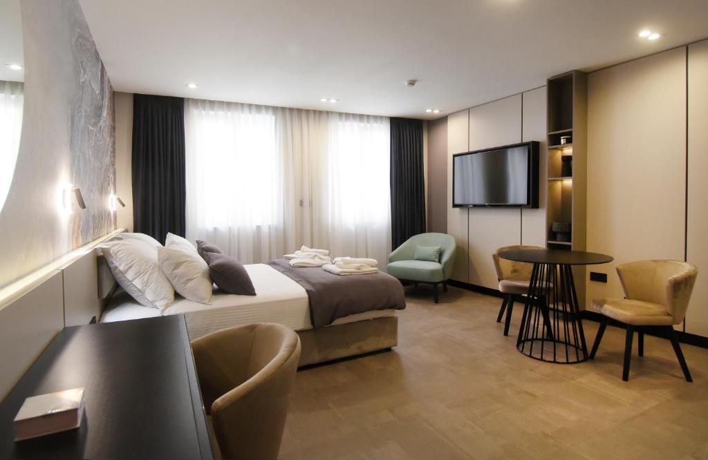 Grandeur Apartments - 13