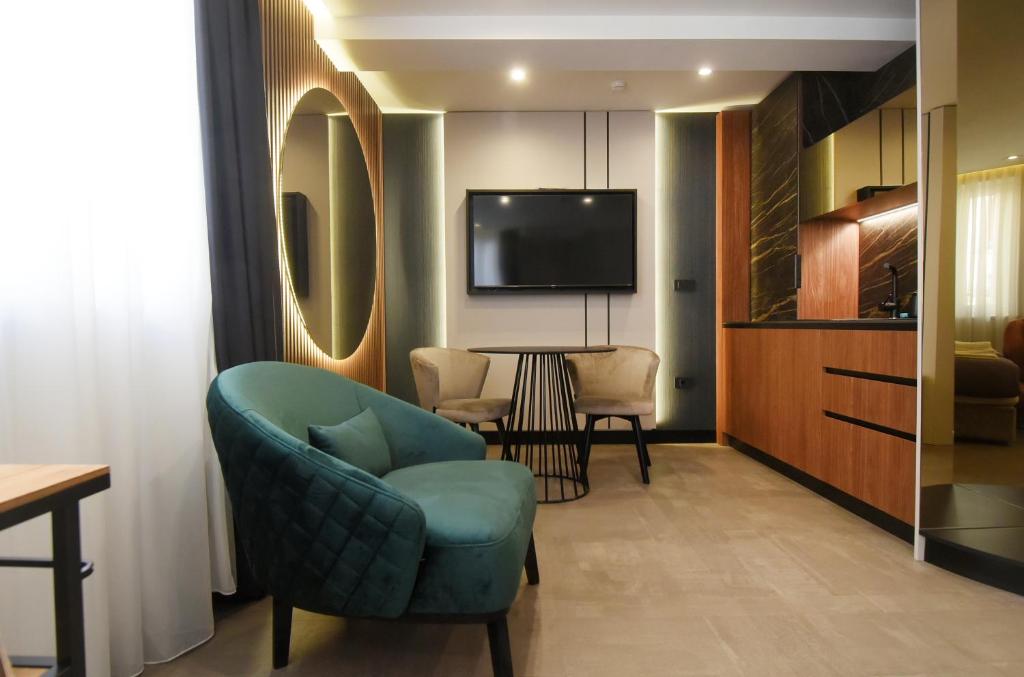 Grandeur Apartments - 19