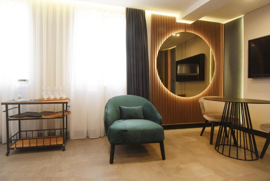 Grandeur Apartments - 18