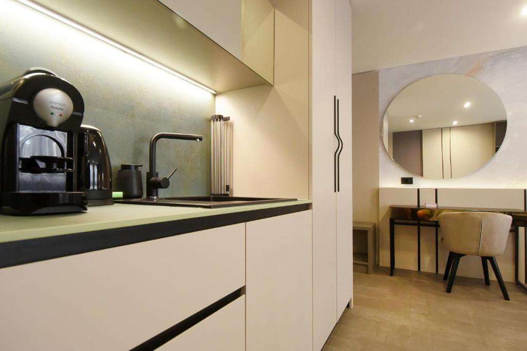 Grandeur Apartments - 14