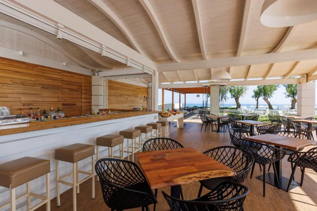 Restauracja lub miejsce do jedzenia w obiekcie Malia Bay Beach Hotel & Bungalows