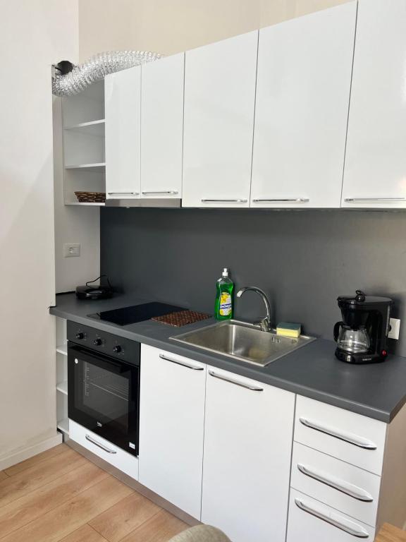 Atrium Apartment - Image 4