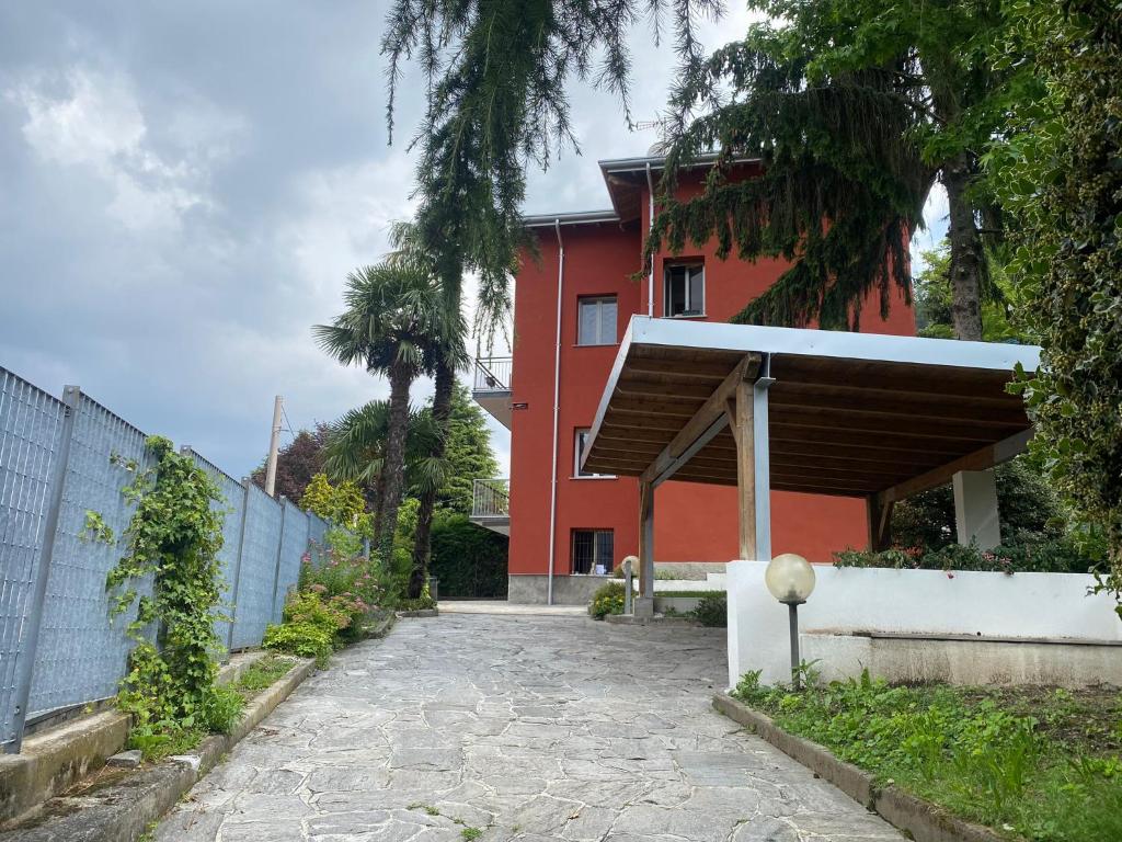 El edificio en el que está el bed and breakfast