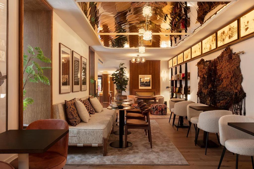 Posezení v ubytování Hotel Pulitzer Paris