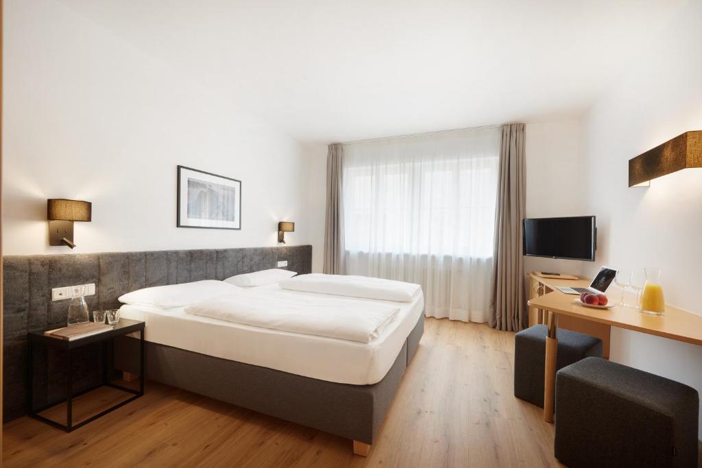 Postel nebo postele na pokoji v ubytování Hotel Goldene Rose