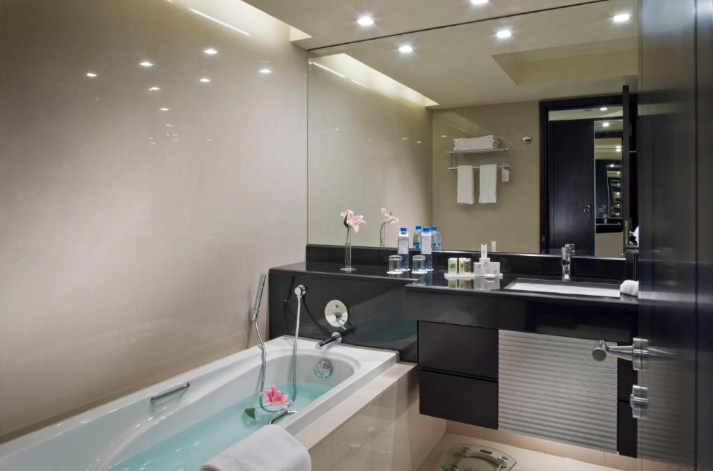 Koupelna v ubytování Mercure Gold Hotel Jumeirah Dubai by Accor