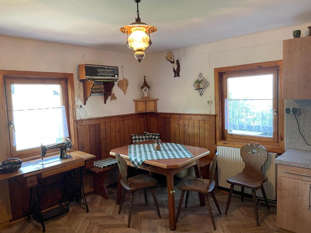 Fotografie z fotogalerie ubytování Ferienhütte Simon Gregor v destinaci Eitweg