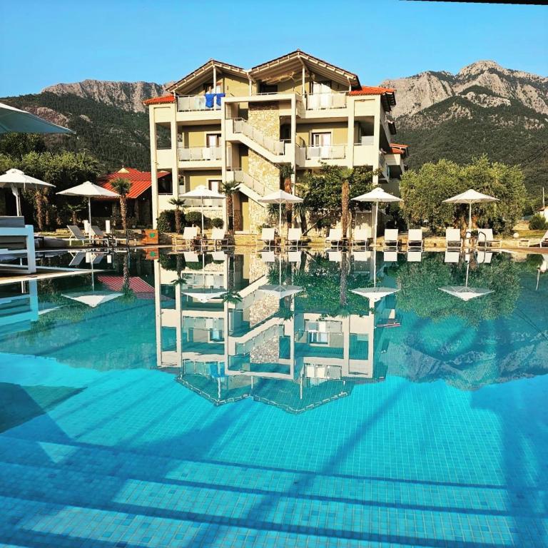 Bazén v ubytování Korina Hotel nebo v jeho okolí