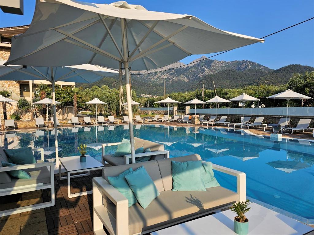 Nespecifikovaný výhled na hory nebo výhled na hory při pohledu z hotelu