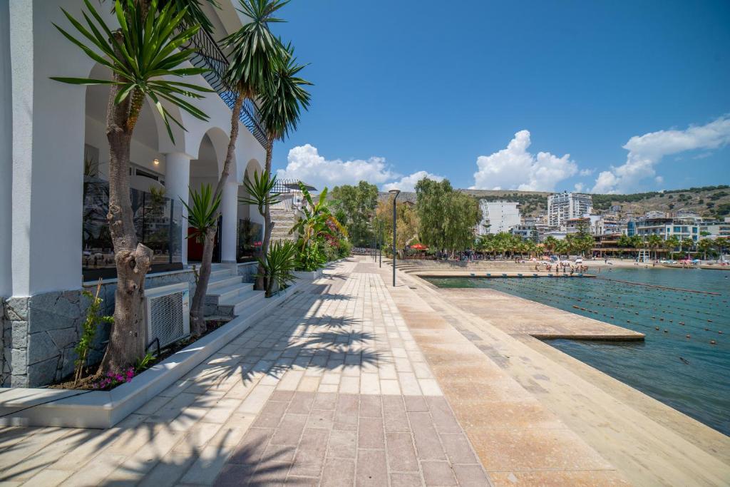 Adam & Eve Suites - Image 4