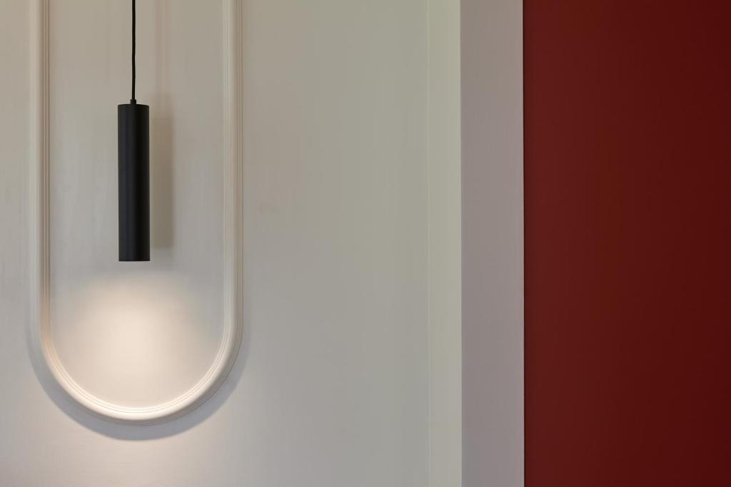 DWELL - Elegant City Stay - 14