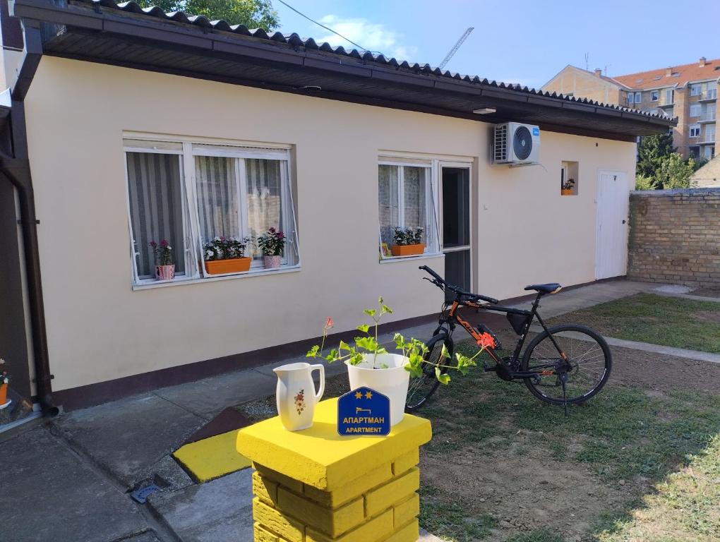 Đạp xe trong hoặc quanh Cyclo Apartment Pinki