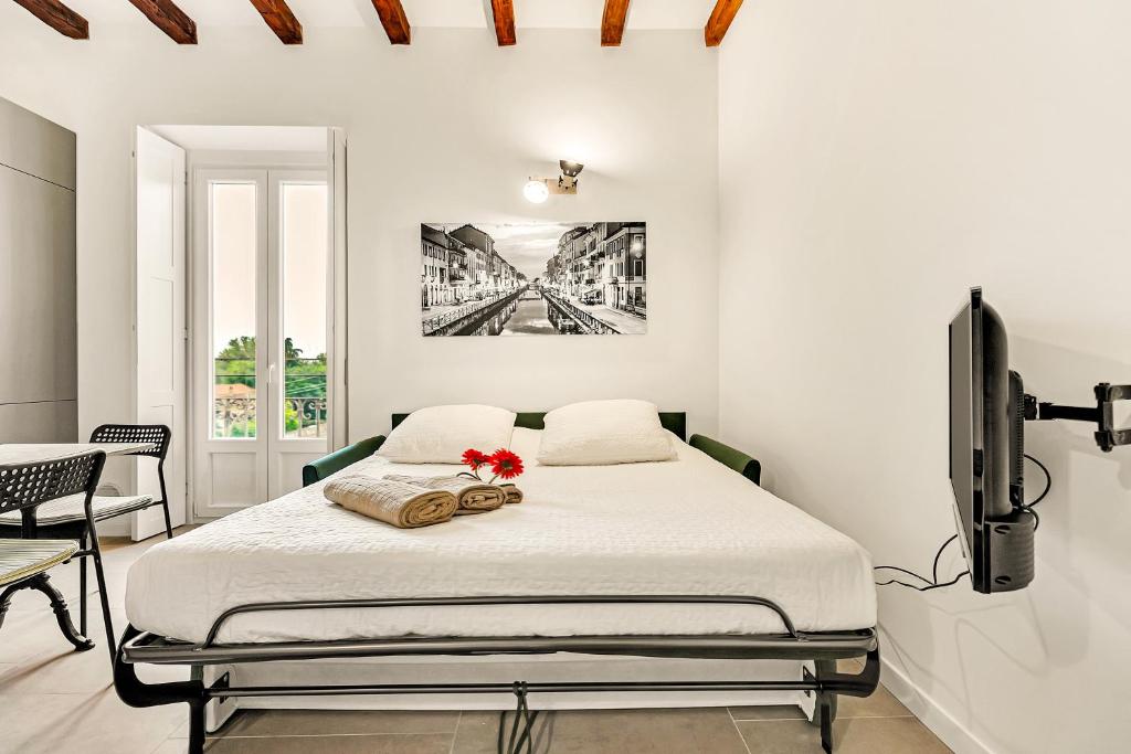 Postel nebo postele na pokoji v ubytování Alessia's Flat- Naviglio Grande