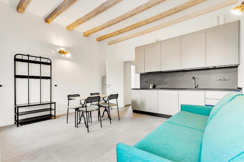 Kuchyň nebo kuchyňský kout v ubytování Alessia's Flat- Naviglio Grande