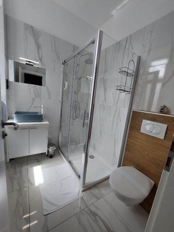 Uma casa de banho em A8 b&b