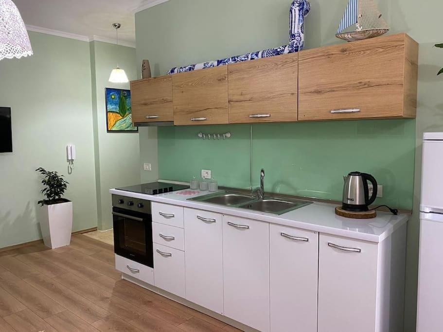 The Ionian Comfort Apartment- Beachfront Lungomare Promenade - Image 8