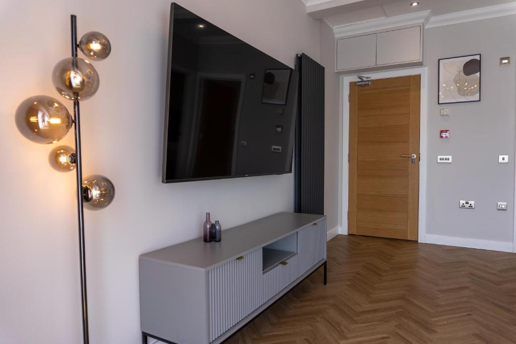 TV a/nebo společenská místnost v ubytování Oban Apartments