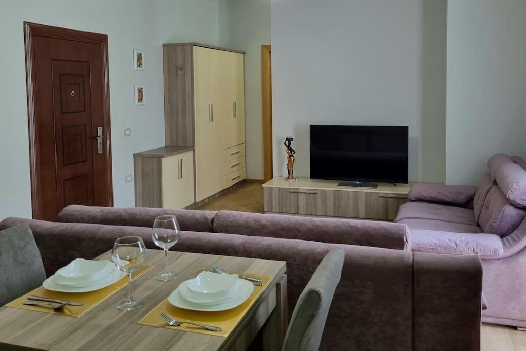 Vlora Central Apartment - Image 5