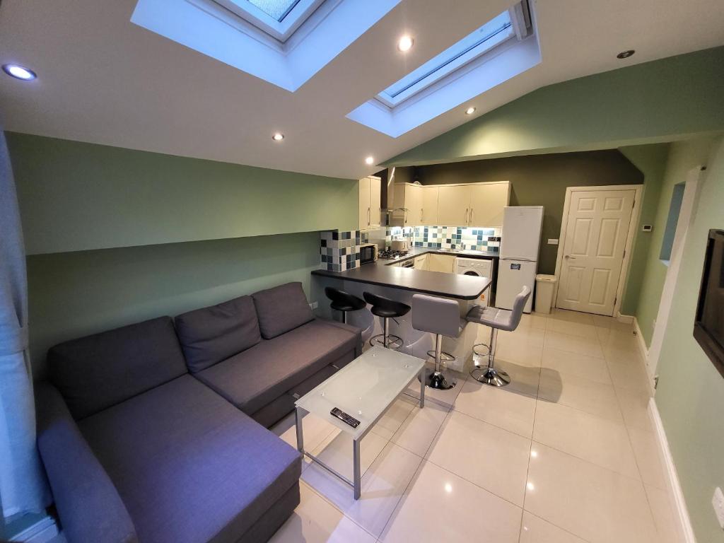 Kuchyň nebo kuchyňský kout v ubytování Large 4 Bedroom House In Central London