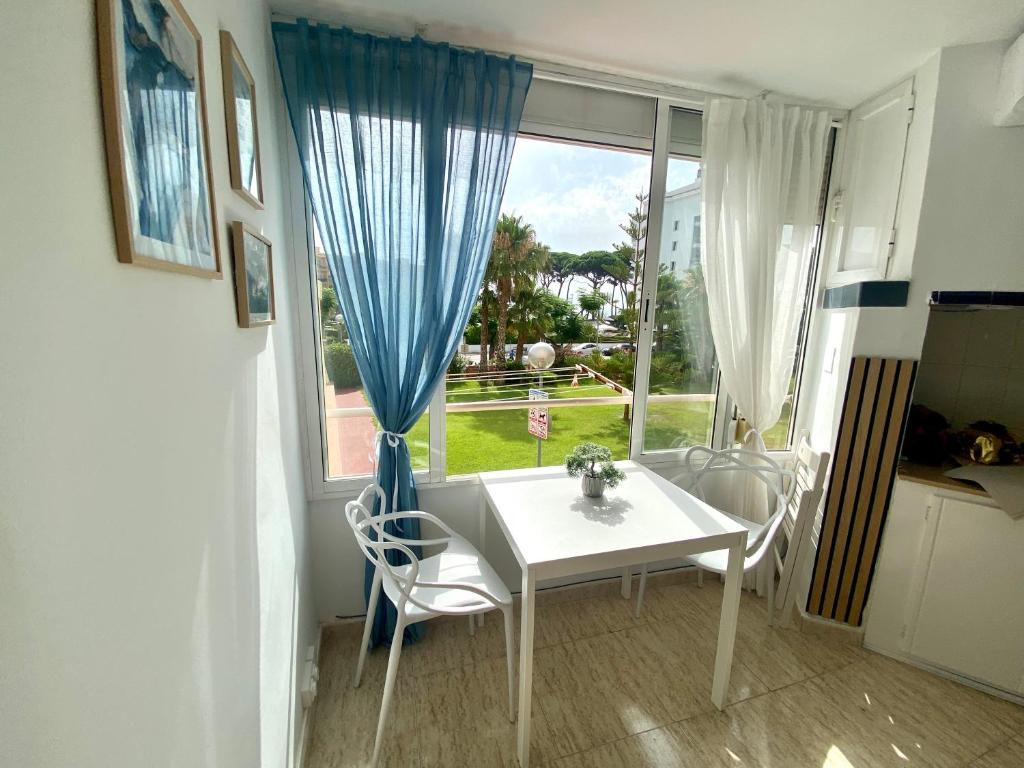 Balkón nebo terasa v ubytování New! Seaview-Vistas al Mar con Piscina en La Pineda