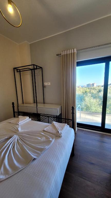 Postel nebo postele na pokoji v ubytování Sweet Home Himara