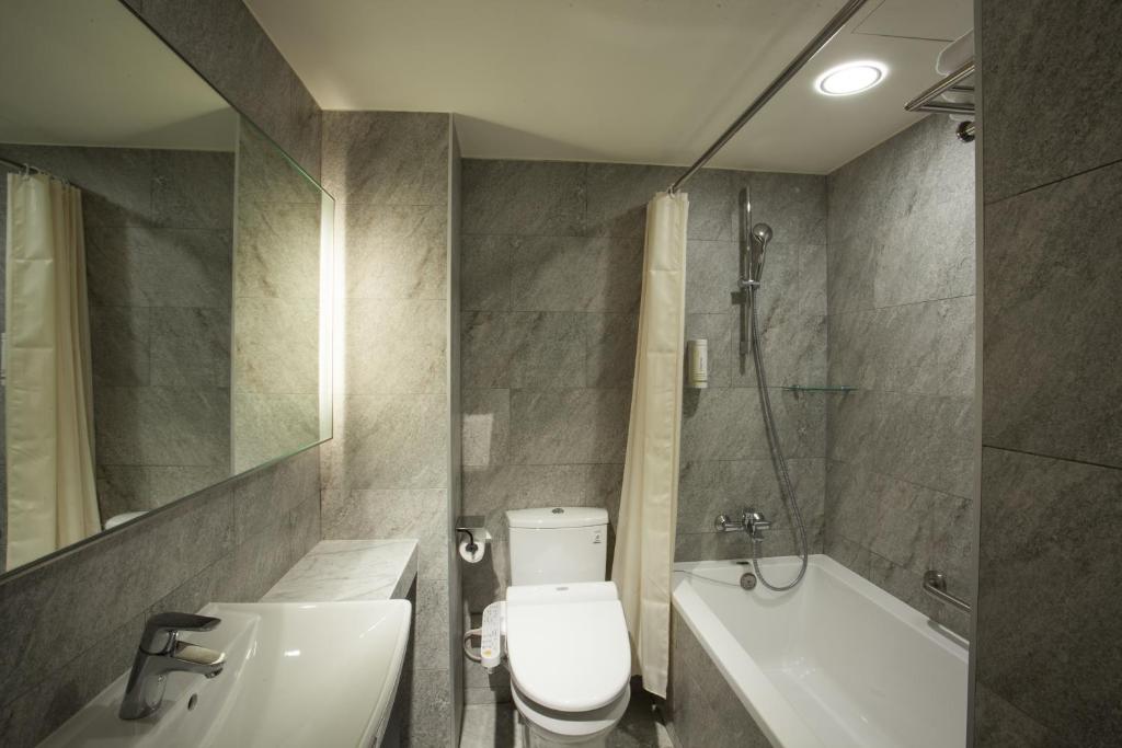 Koupelna v ubytování Citizen Hotel