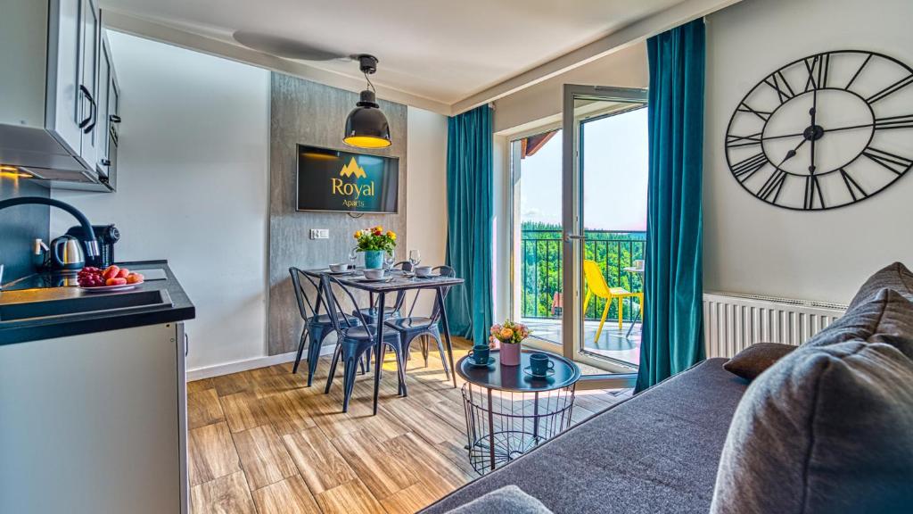Posedenie v ubytovaní Apartamenty Monteverde przy Gondoli - Zakopiańska 22 by Royal Aparts