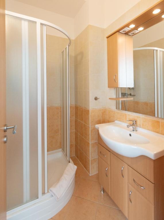 Kúpeľňa v ubytovaní Fordan Hotel Pécs