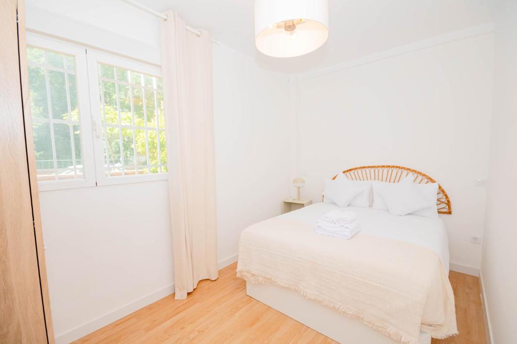 For You Rentals Cozy and charming 3-bedroom apartment TEMPORAL in Madrid ASO180 - Three-Bedroom Apartment