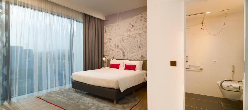 Postel nebo postele na pokoji v ubytování IntercityHotel Muscat