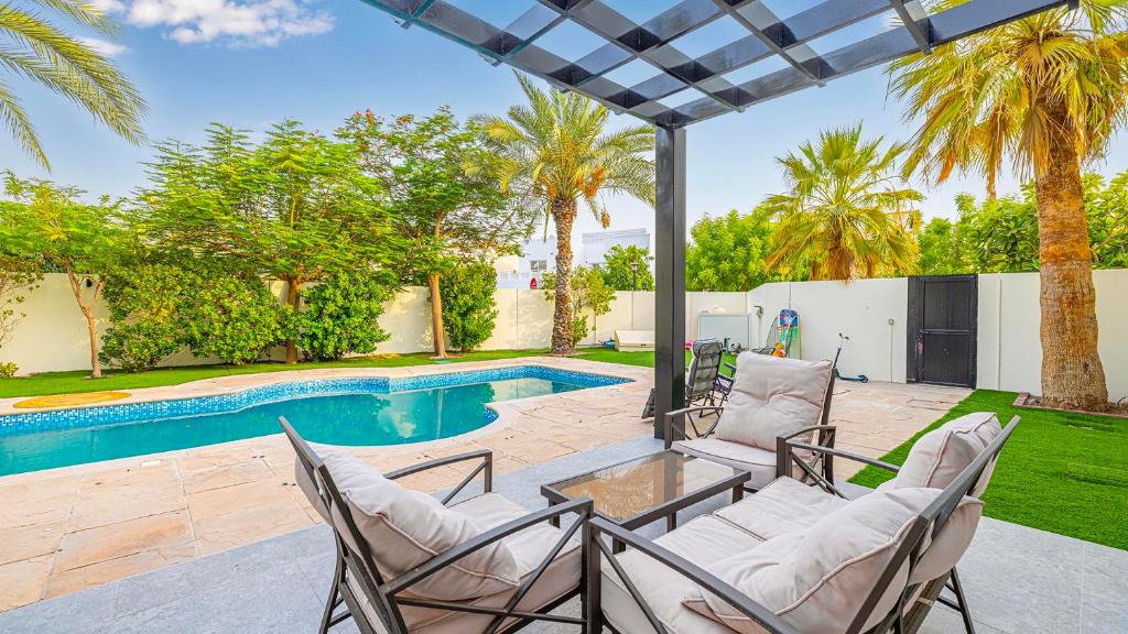 4+1 Bedroom Meadows Villa with pvt pool and garden, Dubai (updated