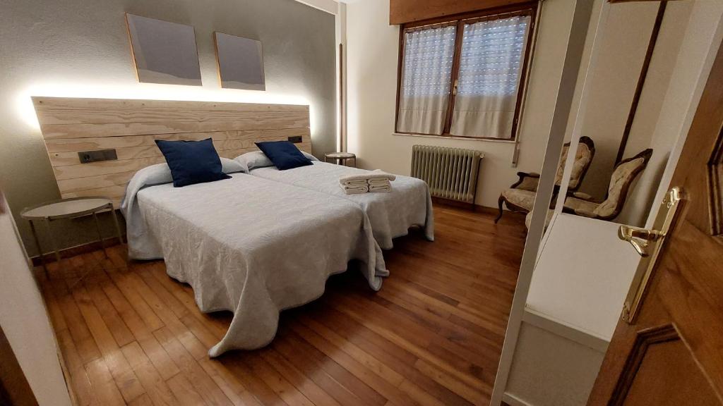 Postel nebo postele na pokoji v ubytování Villa Isabel 2 Llaves