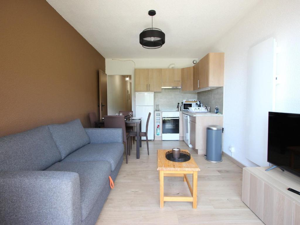Appartement Chamrousse, 2 pièces, 6 personnes - FR-1-340-161にあるシーティングエリア