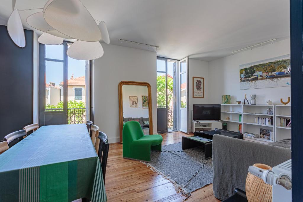 Photo de la galerie de l'établissement Charmant T4 rénové centre ville de Biarritz, à Biarritz