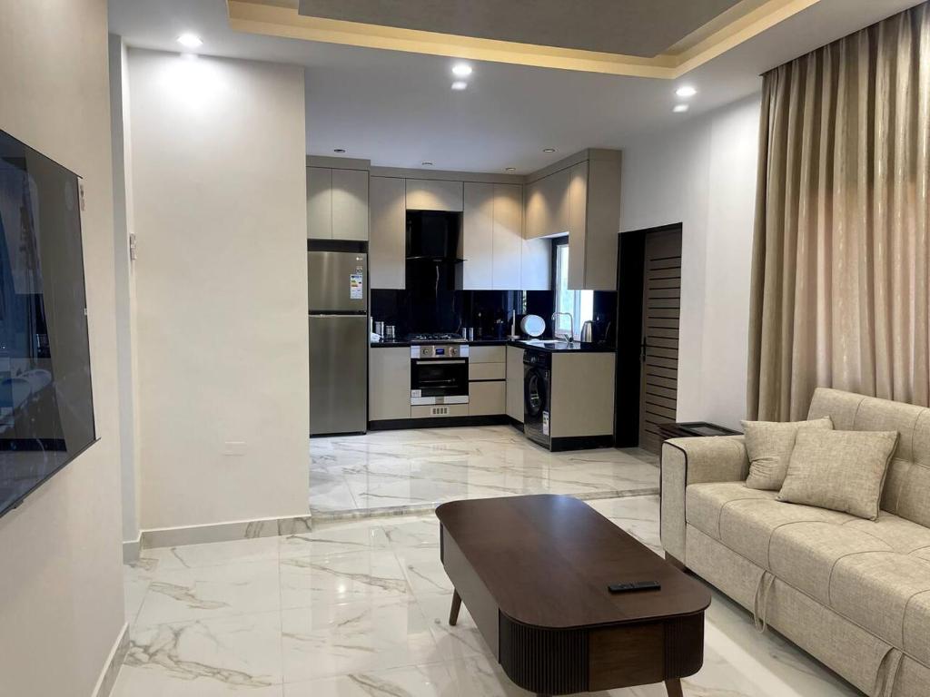 Kuchyň nebo kuchyňský kout v ubytování Oqdeh Delux Apartments